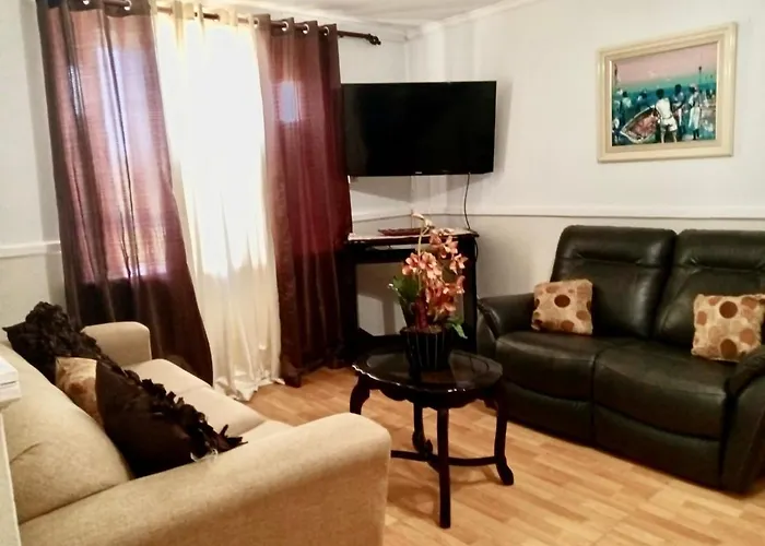 Private 2 Bedroom Beachfront Penthouse Ocho Rios, Jamaica Apartamento *