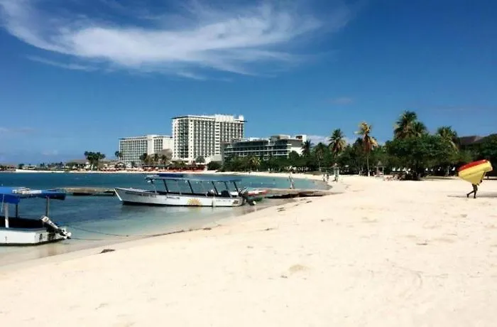 Private 2 Bedroom Beachfront Penthouse Ocho Rios, Jamaica * Ocho Ríos