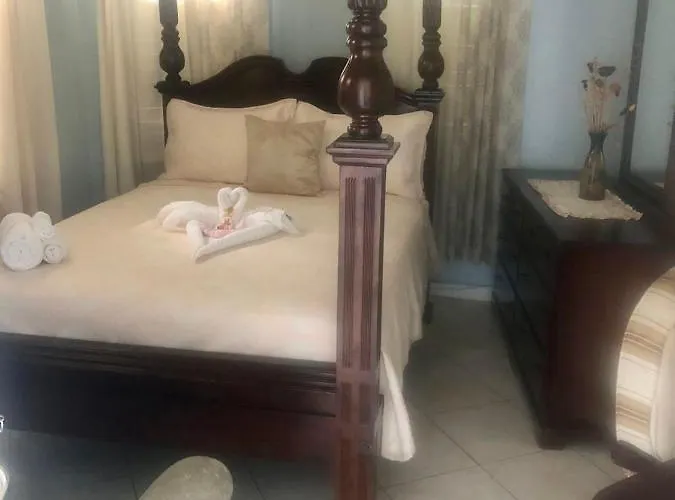 Private 2 Bedroom Beachfront Penthouse Ocho Rios, Jamaica Ocho Ríos