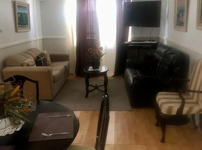 Private 2 Bedroom Beachfront Penthouse Ocho Rios, Jamaica Apartamento *